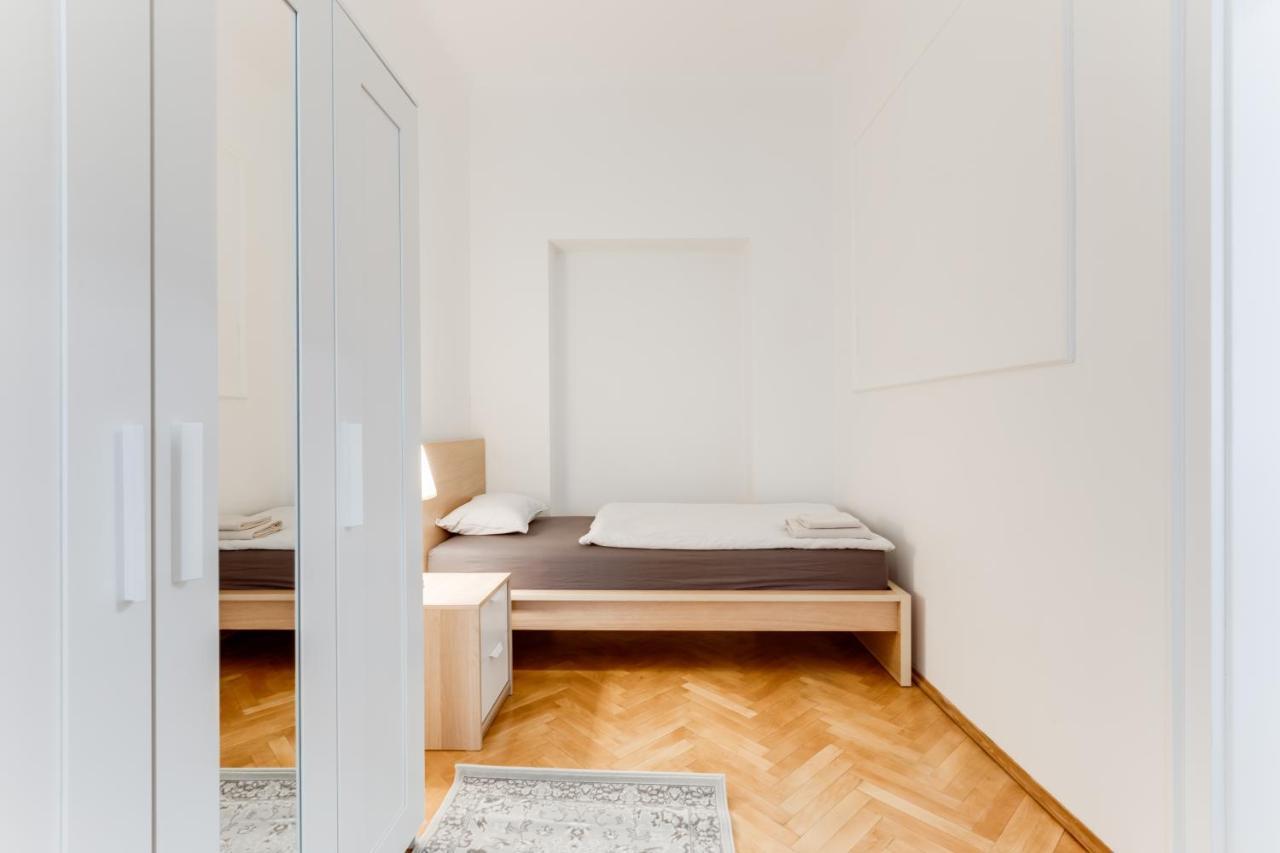 Lovely Apartments Heart Of Prag Exteriör bild