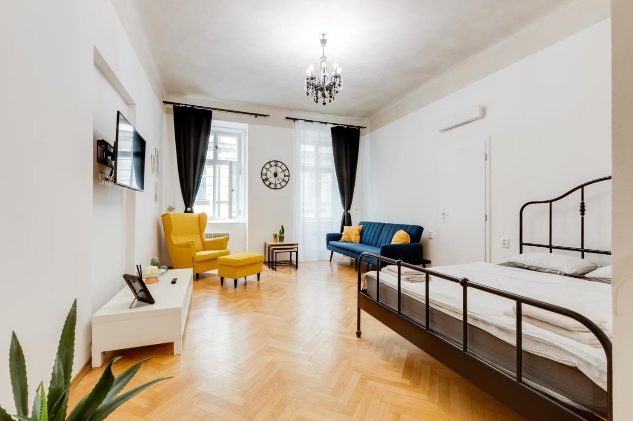 Lovely Apartments Heart Of Prag Exteriör bild